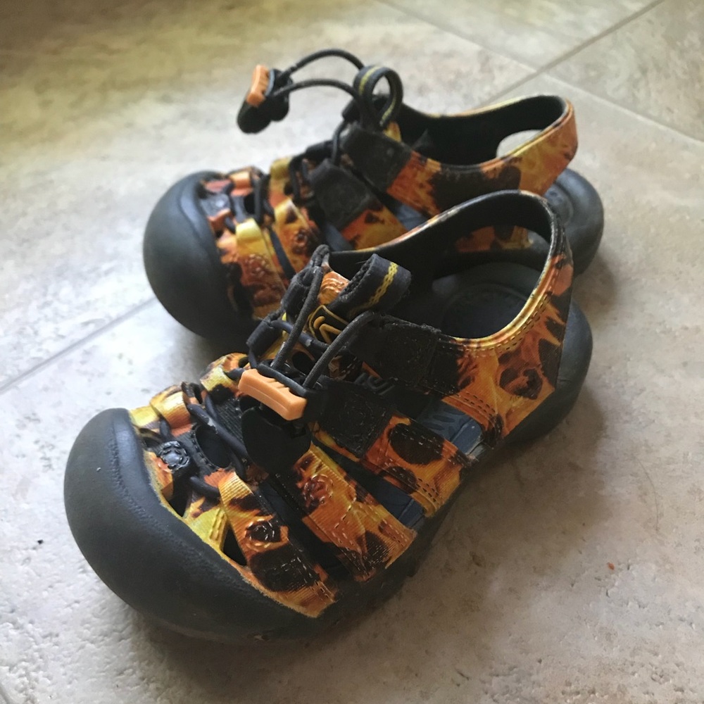 Toddler size 8 keen water shoe